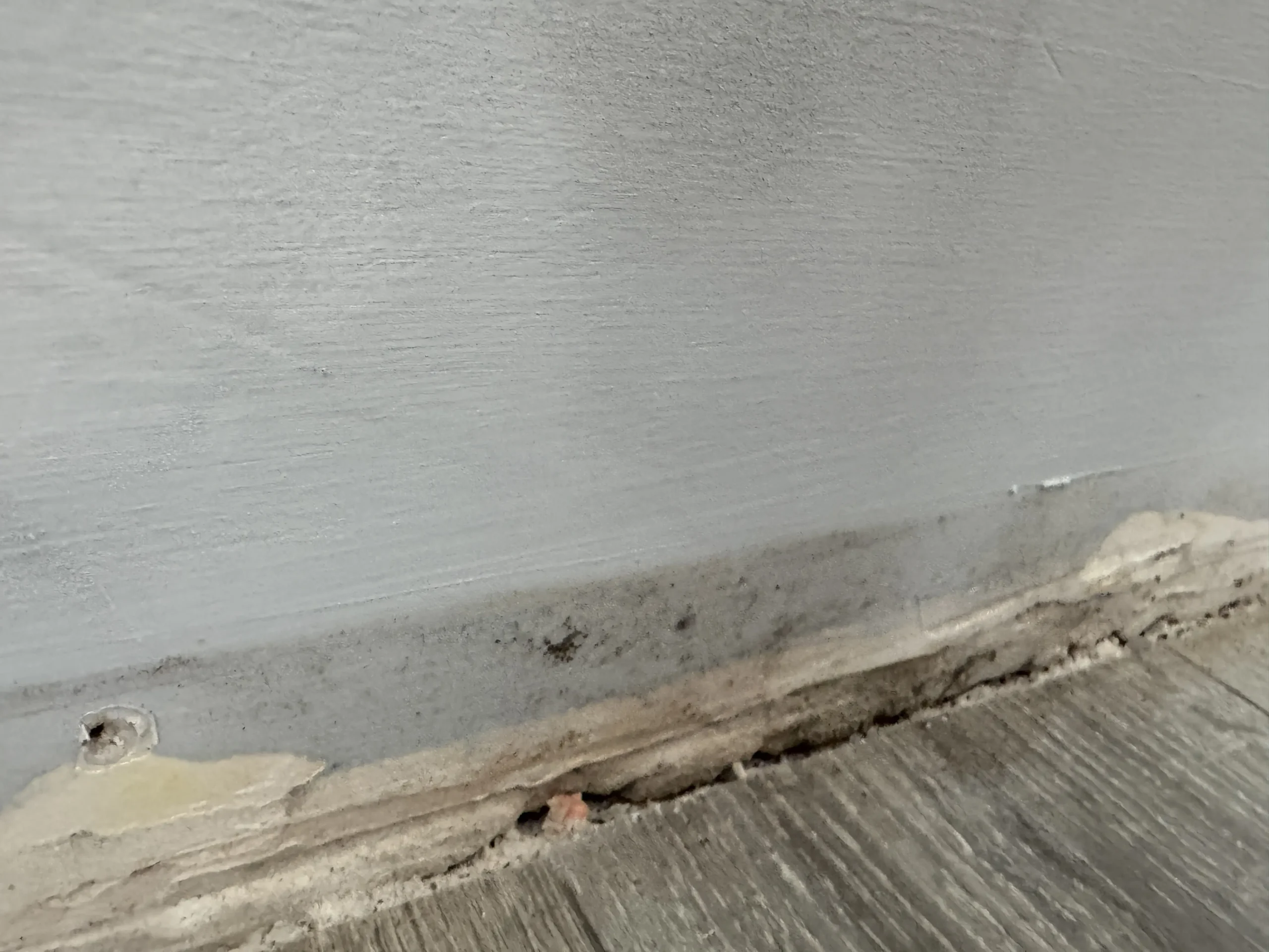 Így néz ki amikor belűről vizesedik a fal