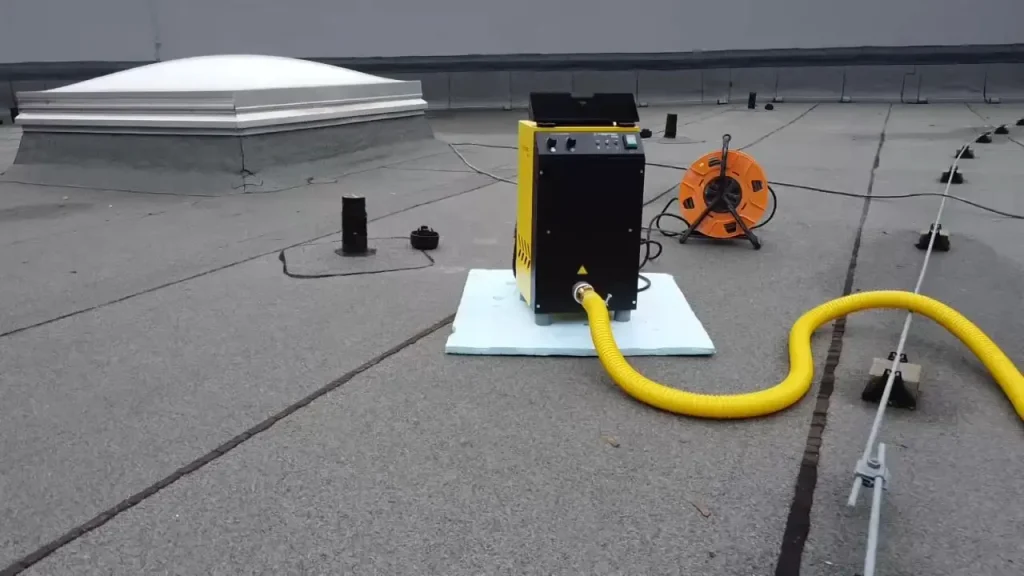 Egy modern technika amivel roncsolás nélkül lehet a laposteők vízszigetelésén megkeresni a hibát